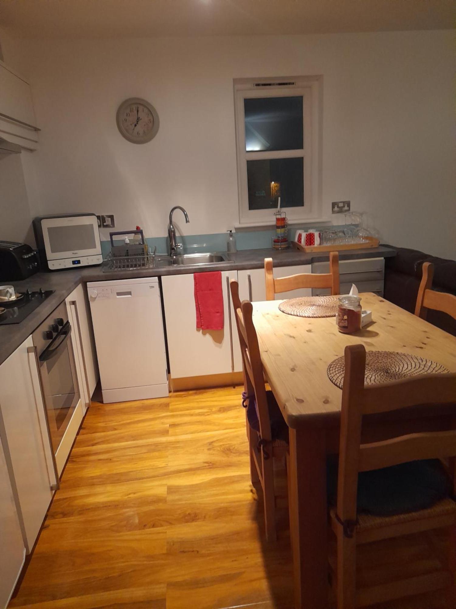 Glastonbury Town Center-Entire Apartment Екстериор снимка