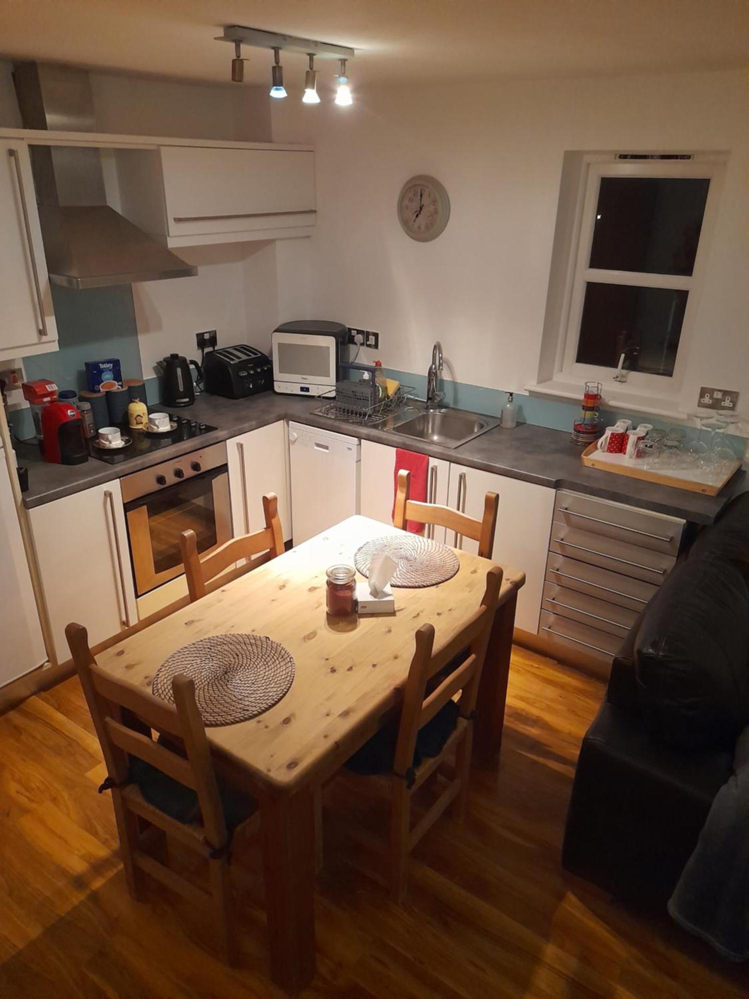 Glastonbury Town Center-Entire Apartment Екстериор снимка