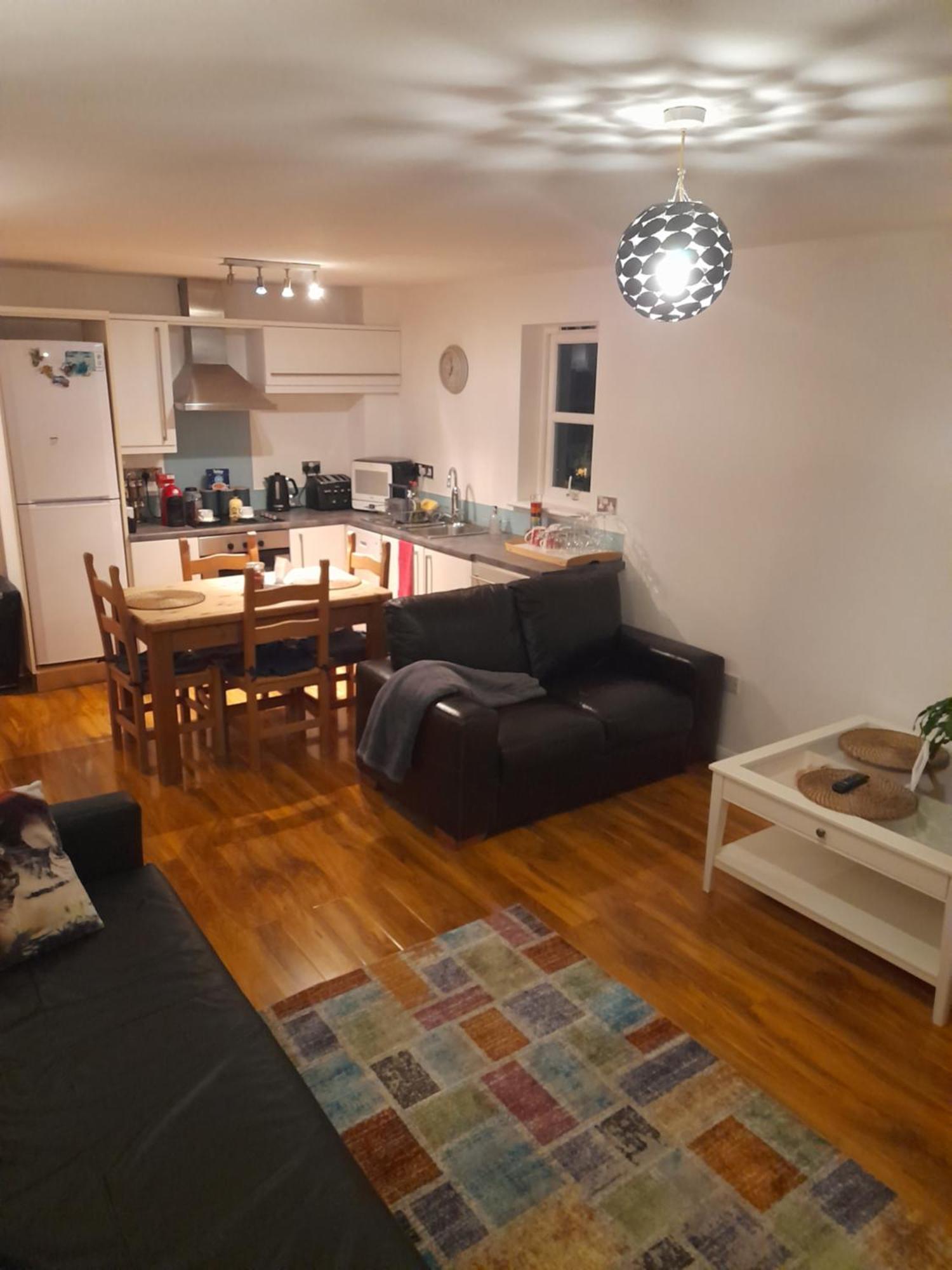 Glastonbury Town Center-Entire Apartment Екстериор снимка
